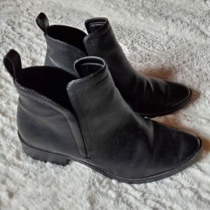 Jeanne Beker Booties